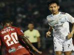 Persib-Bandung-Putra-Beckham-saat-akan-melewati-pemain.jpg