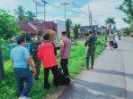 Personel-Koramil-1201-04Sungai-Kunyit-bersama-stakeholder-menggelar-pembersihan.jpg