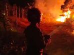 Petugas-di-Kecamatan-Batang-Lupar-saat-berupayawwef23.jpg