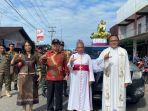Pj-Bupati-Landak-saat-menghadiri-Pesta-HUT-ke-6-Nama-Pelindung-Paroki-Santo.jpg