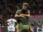Potret-selebrasi-Charles-de-ketelaere-dan-Rafael-leao-di-ajang-Liga-Italia-belum-lama-ini.jpg