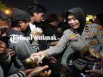 Ratusan-massa-datang-menggunakan-truk-2.jpg<pf>Ratusan-massa-datang-menggunakan-truk-1.jpg<pf>Ratusan-massa-datang-menggunakan-truk-4.jpg<pf>Ratusan-massa-datang-menggunakan-truk-3.jpg<pf>Ratusan-massa-datang-menggunakan-truk-5.jpg