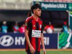 Reno-Salampessy-pemain-berusia-17-tahun-membela-Persipura-Jayapura-di-Liga-2-2024-2025.jpg