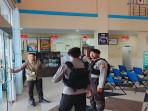 ‎Polres Kayong Utara Patroli Sambang Kamtibmas, Pastikan Keamanan di Titik Vital