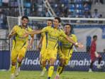 SELEBRASI-PEMAIN-Pesepakbola-Persib-Bandung111.jpg