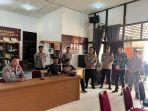 Sebanyak-16-personel-dari-Polres-Sekadau-diturunkan-untuk-memberikan.jpg