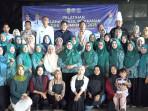 Sejumlah-perempuan-dari-kalangan-ibu-ibu-di-Desa-Temajuk-Kecamatan.jpg