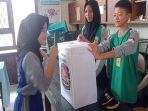 Sejumlah-siswa-SMPN-1-Teluk-Keramat234wer.jpg