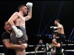 Selebrasi-Josh-Taylor-kiri-dan-Jack-Catterall-kanan-usai-duel-pada-Februari-2022.jpg