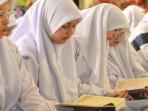 Siswa-belajar-Aqidah-Akhlak-kelas-11.jpg
