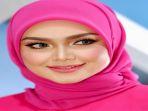 Siti-Nurhaliza-juga-memiliki-beberapa-prestasi-di-kancah-internasional.jpg