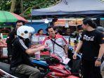 Tim-Honda-West-Borneo-Community-membagikan-takjil.jpg