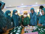 Tim-Penggerak-TP-PKK-Provinsi-Kalbar-melakukan-penilaian-berkas-berkas.jpg