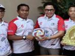 Tim-sepakbola-Gala-Karya-Bank-Kalbar-mengungkapkan-kekecewaannya.jpg