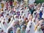 Umat-Islam-melaksanakan-sholat-Idul-Fitri-1-Syawal-1442-H-di-Masjid-Raya-Al-Arif-Jalan-Stasiun-Senen.jpg