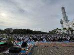 Umat-muslim-yang-sedang-mendengar-ceramah.jpg