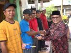 Wakil-Bupati-Sambas-Heroaldi-menyerahkan-secara-simbolis.jpg