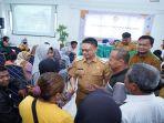 Wali-Kota-Pontianak-Edi-Rusdi-Kamtono-berbincang-deng43ef.jpg
