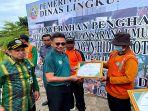50 Petugas Kebersihan DLH Kota Pontianak Berprestasi Terima Penghargaan dari Wali Kota