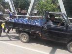 anggota-polsek-mempawah-hulu-dorong-mobil.jpg