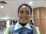 anisa-seba-antusias-ikuti-fashiam-show-di-terminal-bandara-supadio.jpg