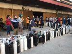 Pedagang Ikan Pasar Flamboyan Cepat-cepat Tutup Toko, Antre Oksigen untuk Istri yang Sesak Nafas
