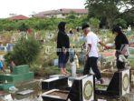 apa-doa-yang-dibaca-saat-ziarah-kubur-orang-tua.jpg