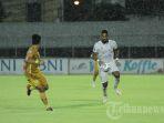 arema-fc-carlos-fortes-bhayangkara-fc-i-putu-gede-liga-1-bola.jpg