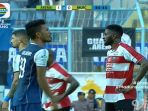 arema-fc-vs-madura-united_20180917_173342.jpg