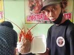 arief-rianggowo-dengan-bakso-lobsternya-yang-kondang.jpg
