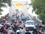 arus-lalu-lintas-di-jembatan-kapuas-i-pontianak-pandemi-covid-19-1.jpg
