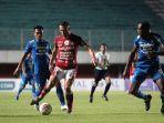 bali-united-ilija-spasojevic-persib-bandung-victor-igbonefo.jpg