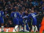 bek-chelsea-trevoh-chalobah-merayakan-gol.jpg