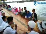buka-bersama-sekaligus-berbagi-kado-lebaran-kepada-400-anak-kampung-beting.jpg