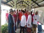 bupati-sambas-atbah-romin-suhaili-saat-meninjau-tps-khusus-yang-ada-di-tps.jpg