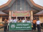 bupati-sanggau-apresiasi-bantuan-gapki-kalbar-untuk-warga-terdampak-banjir.jpg