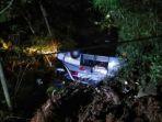 bus-peziarah-asal-subang-terjun-ke-jurang-tanjakan-cae-wado-sumedang-jawa-barat.jpg