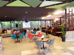 cafe-and-resto-yang-berlokasi_20160306_115318.jpg