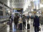 calon-penumpang-menunggu-jadwal-keberangkatan-pesawat-di-terminal-3.jpg