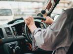cara-cepat-menghilangkan-bau-tak-sedap-di-mobil-yang-bisa-bikin-mual-dan-pusing.jpg