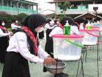 cara-cuci-tangan-pakai-sabun-di-halaman-sekolah-mtsn-2.jpg