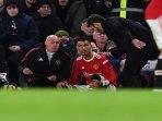 cristiano-ronaldo-saat-bersiap-untuk-turun-dari-bangku-cadangan.jpg