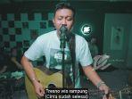 denny-caknan-saat-membawakan-lagu-ojo-nangis.jpg