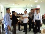 disdikbud-landak-terima-naskah-un_20160330_163620.jpg