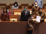 draf-halaman-uu-cipta-kerja-berkurang-jadi-812-benarkah-uu-omnibus-law-telah-berubah.jpg