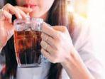 efek-samping-minuman-bersoda-bagi-kesehatan-tubuh-bisa-sebabkan-gendut-dan-mengurangi-sakit-kepala.jpg