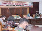 erlina-memimpin-rapat-koordinasi-satgas-covid-19-di-kantor-bupati-mempawah.jpg