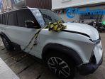 Hilang Kendali Saat Ambil Tiket Parkir, Mobil di Pontianak Tabrak 10 Sepda Motor dan 1 Ruko