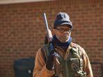 film-cell-2016-film-tentang-sinyal-hp-yang-ubah-orang-jadi-zombie-dibintangi-samuel-l-jackson.jpg