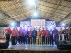 foto-bersama-bupati-ketapang-martin-rantan-bersama-para-tamu-undangan.jpg
